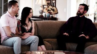 Busty gold digger fucks BF and stepdad