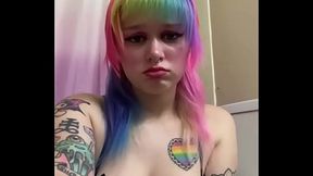 ALICE BANGZ CLEANS HER BATHROOM