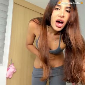 Mariaangel nos muestra la cabeza marrón de su pene