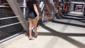 Fucking bareback in the dark street