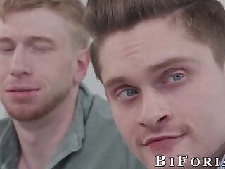 Busty MILF Alexis Malone feasts and creams on big bisexual cock
