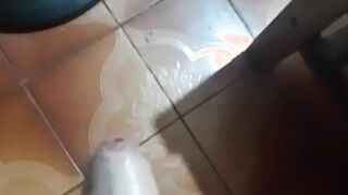 The 20-yr-older dude screams cutely and shoots a load with a quiver