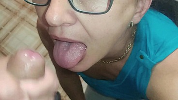 Amateur Cumslut Stepsister Begs for Blowjob Facial