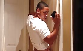 Sexy str8 putting his dick in a glory hole