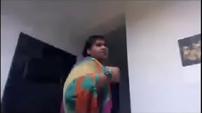 chikni chameli pauaa chadhaa ke ayi