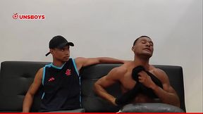 Contatinho 2 - Procurando macho no aplicativo
