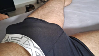 Amateur brasileña peluda con polla grande y dura hace paja y fisting antes de una corrida masiva en webcam