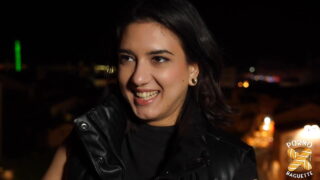 Die kurvige Lena Coxx lässt sich tief anal durchnehmen.