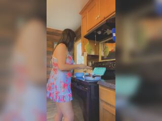 Hawt lil thang in the kitchen