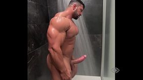 Machos desnudos tomando ba&ntilde_os y disfrutando de su masculinidad