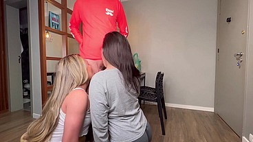 NA HORA DE PAGAR A ENTREGA DO DELIVERY O CARTÃO FOI RECUSADO, TIVEMOS QUE PAGAR MAMANDO O ENTREGADOR - YASMIN MINEIRA E ALICE LINS