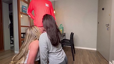 NA HORA DE PAGAR A ENTREGA DO DELIVERY O CARTÃO FOI RECUSADO, TIVEMOS QUE PAGAR MAMANDO O ENTREGADOR - YASMIN MINEIRA E ALICE LINS