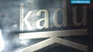 Hatalmas faszú melegek szopnak és nyalnak, mielőtt intenzív anális krémet adnak