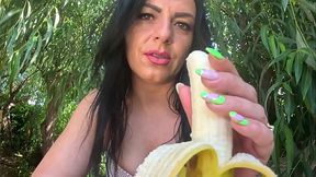 I love big bananas, they fill my mouth.