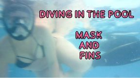 DIVING IN THE POOL - MASK AND FINS