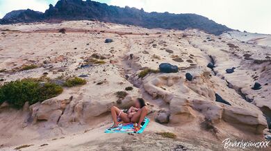 Italian MILF gets raw fucked on beach by stranger while vacationing
