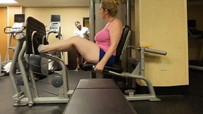 Mature slut tries in the gym almost as hard as on her coach's dick
