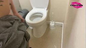 Classy'_s Wet Pussy Pissing up Close