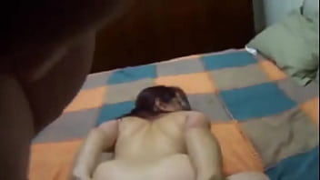 Vizinha dando o cuzinho e a bucetinha melada
