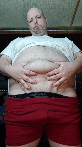 Chubby guy stands and cums