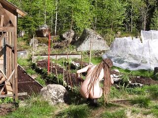 Pair making love in the garden - RosenlundX - HD