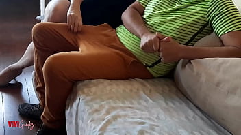 A bu&ccedil_a da mulata de porra e dando leite quente na boca.