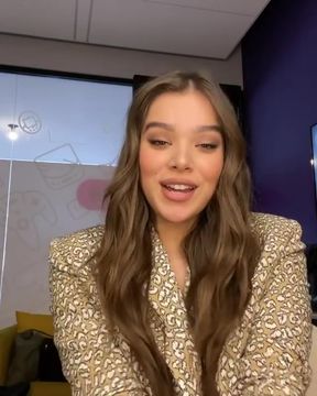 Hailee Steinfeld gives a blowjob