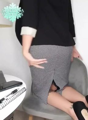 Sunday Cumday! you catch me watching porn in the office I let you watch as I make myself cum!