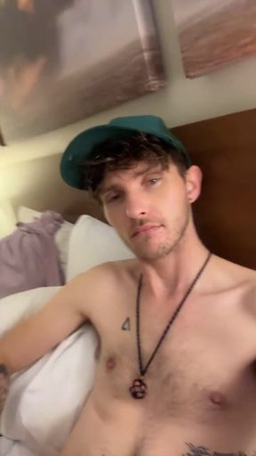 Horny Slut Wants to Get Fucked in Hotel