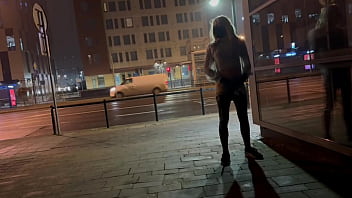 BIG DICK AND JUICY ASS EXHIBITIONIST SHEMALE FLASH CITY CROSSROAD OUTDOOR