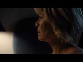 Dronningen sex scene : Trine Dyrholm sucks her stepson