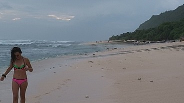 Stand up PISS and Ass fingering on Public Beach