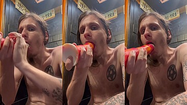 Big Horsecock Dildo Deepthroat