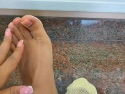 Dame leche en los pies traducido (Adoracion de Pies)