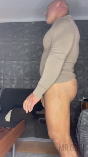 Home Alone Jerk off Bodybuilder