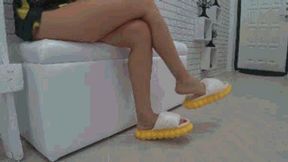 Nervous leg shaking b