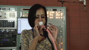 Willow Demonstrates Techniques for Minimizing Effort While Inflating 260's (MP4 - 720p)