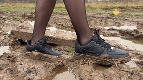 Nike air 1 got stuck in mud, sneakers wrecked, sneakers in mud, girl stuck in mud, muddy sneakers