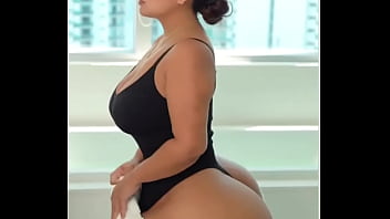 Gracie bon en bikini