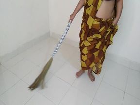 Gujarati Maid Fucked by Owner's Stepson While She Sweeping His Room