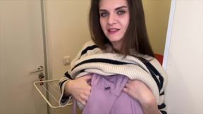 Auf frischer Tat ertappt: Stiefmutter stillt, während der große Schwanz des Stiefsohns explodiert