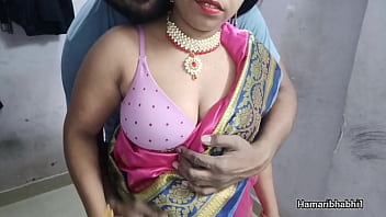 Indian desi wife ki saree utha ke khade khade gaand me lund pel diya.