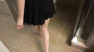 Ivy Aura takes a bath after some POV playtime