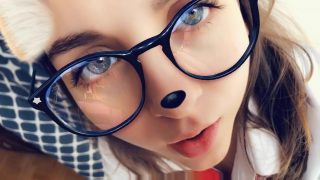 Cosplayer gadis sekolah comel suka bermain kencing di Snapchat