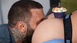 Drill My Hole - Muscle american Ace Quinn digs nailing