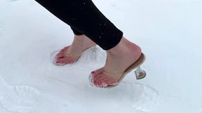 Flip flops on snow, snow walk in flip flops, high heels flip flops on snow, shoes on ice, shoes on snow