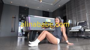 Amateur Naughty Babe Arcade Twerking In Cute Shorts