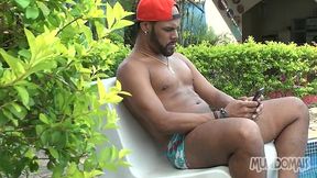 combinacao perfeita! piscina, sol, dois caras de pau grande querendo me foder e eu!