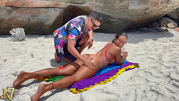 FODENDO NA PRAIA DE NUDISMO COM VARIAS PESSOAS ASSISTINDO