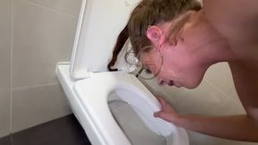 Fantom Ep. #17 - Alice Maze: Xmas Special (toilet Fun and Cum)